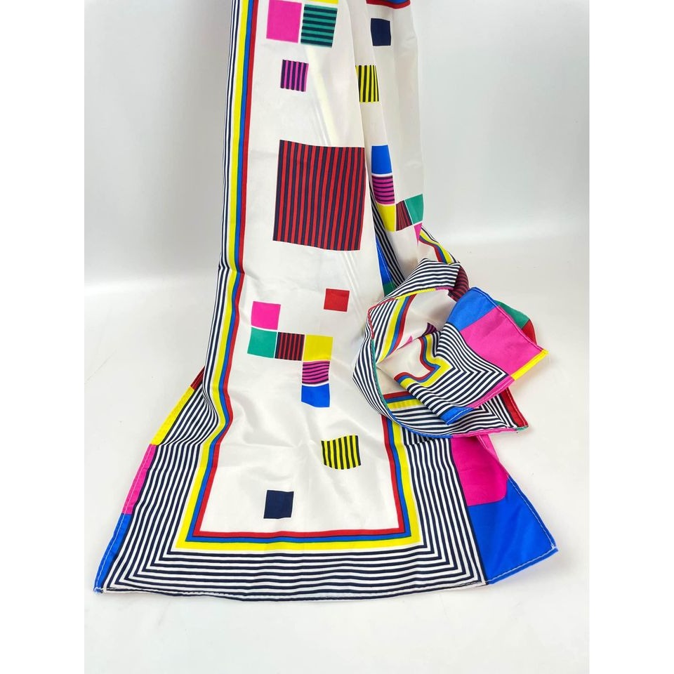 Multicolor square patterned scarf