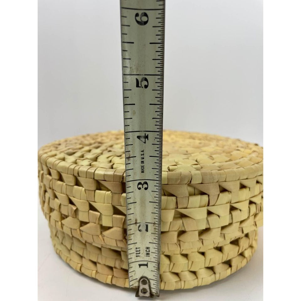 Round woven basket with lid