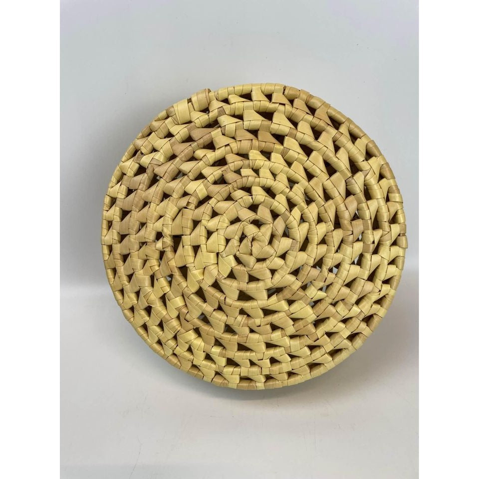 Round woven basket with lid